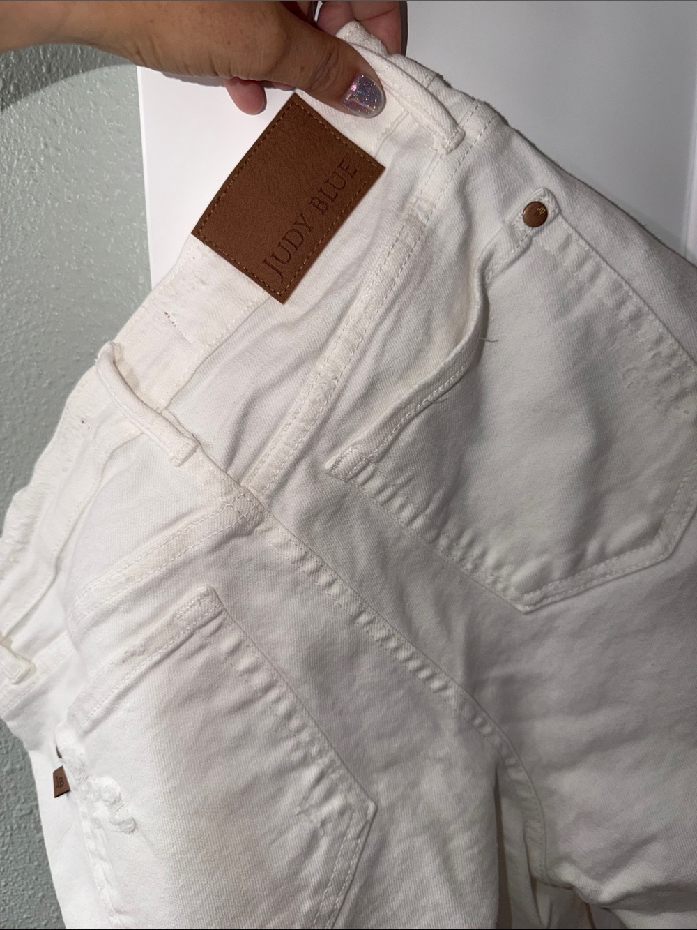 Judy Blue White Distressed High-Rise White Denim Shorts size small - Picture 5 of 6